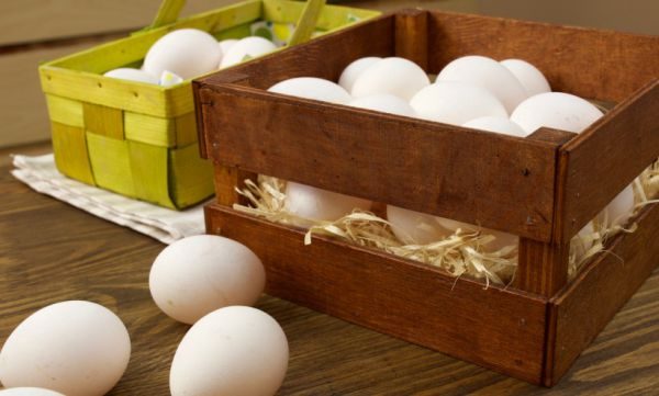 Среди деревенских жителей популярно хранение яиц в негашеной извести
