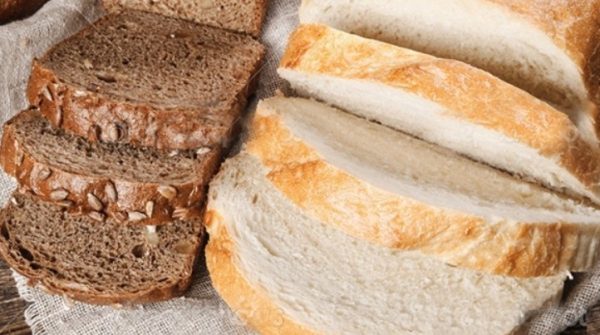 Нужно помнить, что белый и черный хлеб следует хранить отдельно.