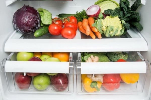 Овощи и фрукты следует хранить по отдельности (один ящик под овощи, другой под фрукты)