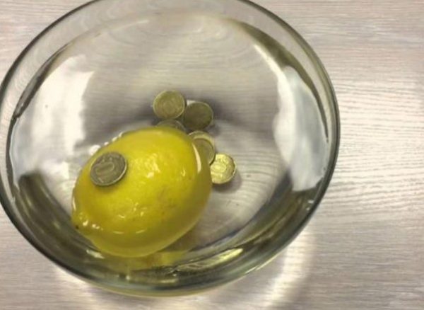 Очищение монет с помощью лимонной кислоты