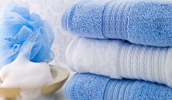 Стирать махровые полотенца, чтобы они были мягкими, можно различными способами