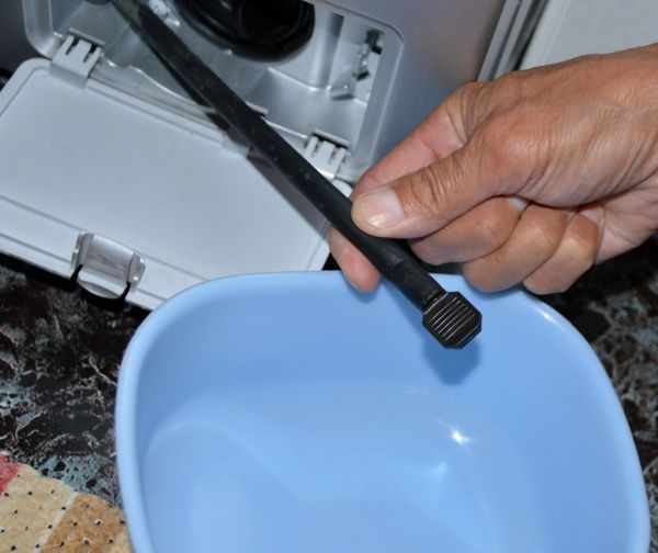 Почему стиральная машина не сливает воду и не отжимает белье