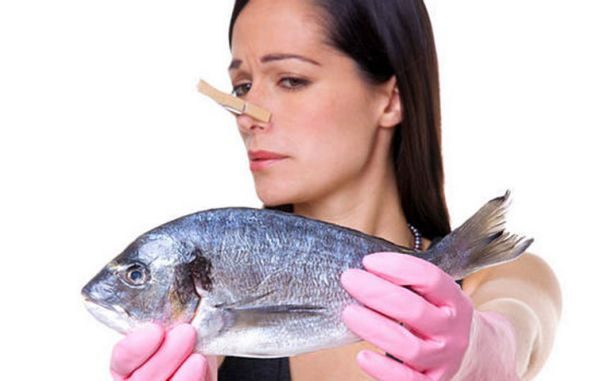 5 способов как избавиться от запаха рыбы