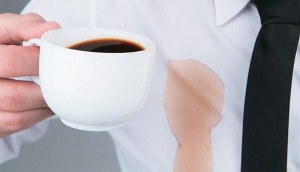 Первая помощь в борьбе со свежим пятном кофе