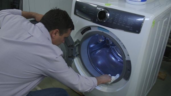 Как избавиться от запаха в стиральной машине автомат: 5 народных средств