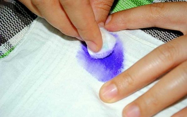Как очистить от чернил разные виды ткани?