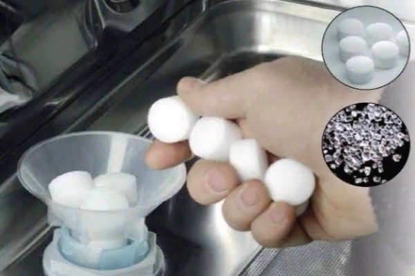 Куда засыпать соль в посудомоечную машину: сколько, чем можно заменить, для чего нужна