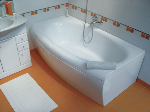 Что надо знать об акриловых ваннах перед их чисткой?