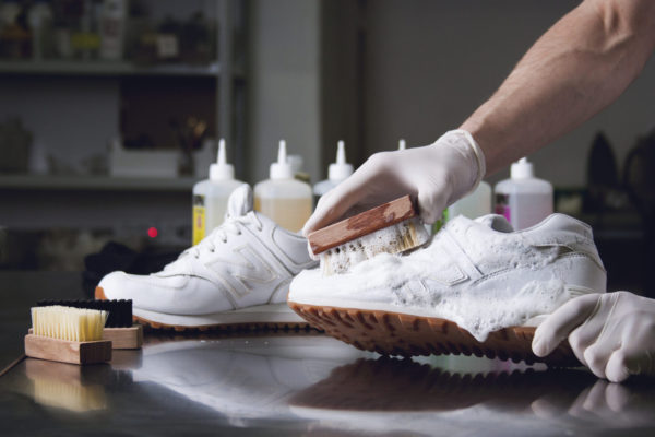  как почистить белые замшевые кроссовки